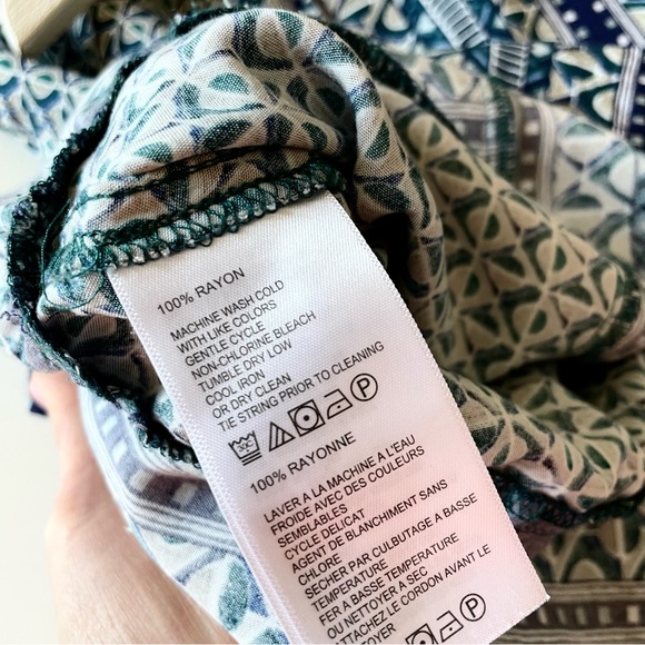 Tommy Bahama Blue Tribal Kiki Print Sleeveless Top, long Tassel Ties, Sm… - Picture 9 of 9